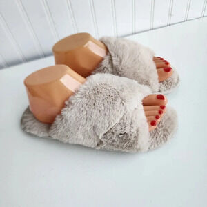 Rachel Roy fluffy Faux Fur Crossover Slippers Women's Beige M (7-8)